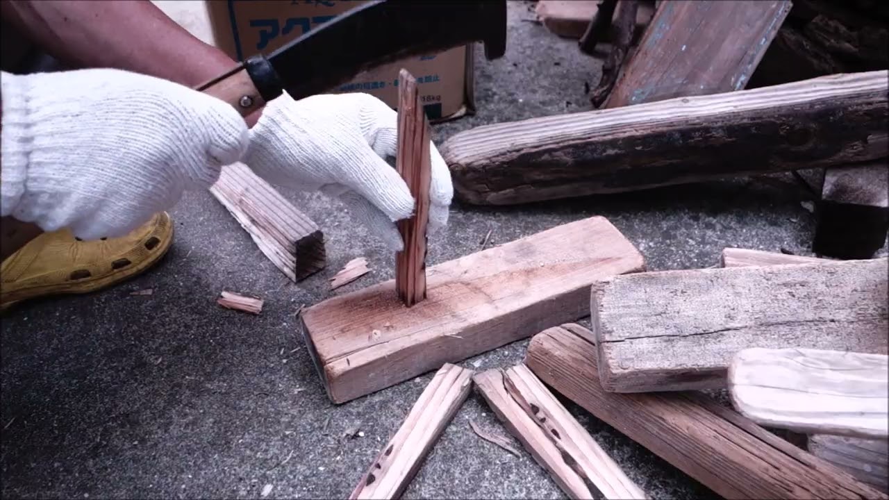 手作りの薪です 薪を作りながら彩色 - YouTube