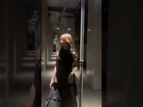 ドレスって着ると回りたくなるよね Shorts