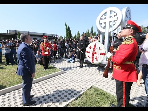 პრემიერ-მინისტრმა აგვისტოს ომის გმირთა ხსოვნას პატივი მიაგო