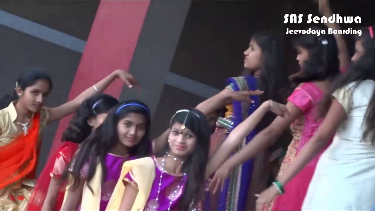 Superb dance by high school girls on Farewell day - YouTube