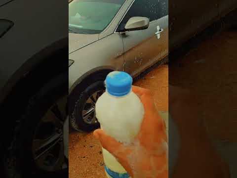 غسل السيارة عند نزول المطر بصابون غسل الأواني الفيري بطريقة سريعة جدا غسل سيارة صابون سائل مطر