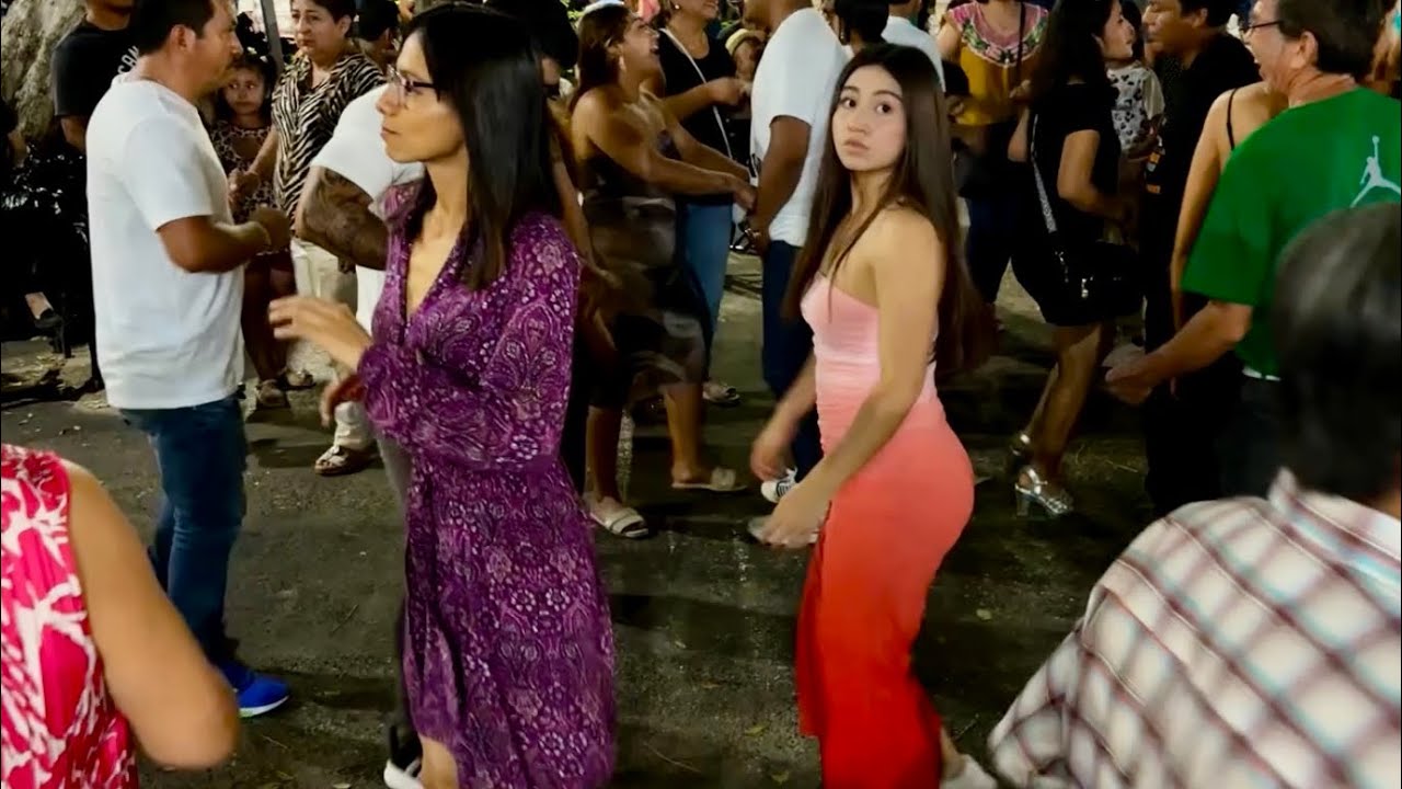 Espectáculo de marimba en Chiapas 💃 ¡Turistas se unen al baile!