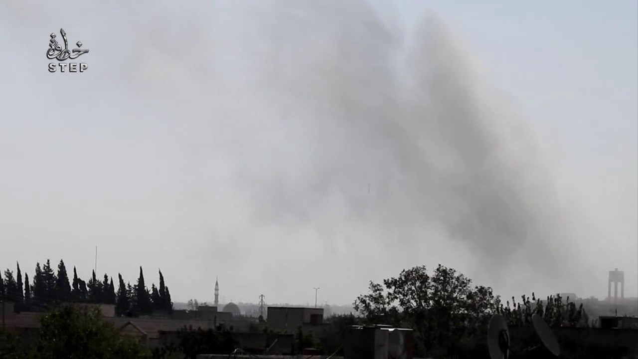 خطوة || لحظة سقوط و انفجار صاروخ بمظلة استهدف أحياء مدينة تلبيسة في ريف حمص الشمالي