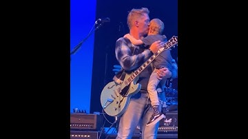 Josh Homme’s son on stage 