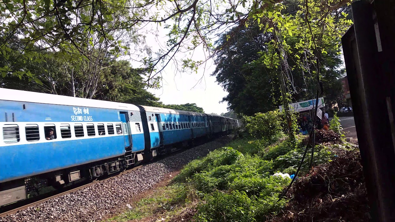 Just in time capture! | Mostly the 51420 Hubli-Miraj passenger