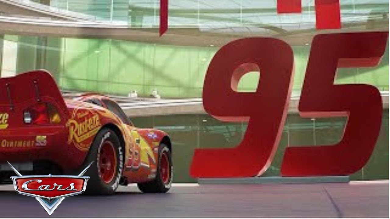 🚘 Il nuovo centro di allenamento di Saetta McQueen | Pixar Cars | @DisneyJuniorIT