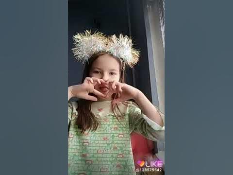Дочка танцует. - YouTube