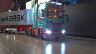 TAMIYA SCANIA 770S 8X4 + 40ft Container Semi-Trailer