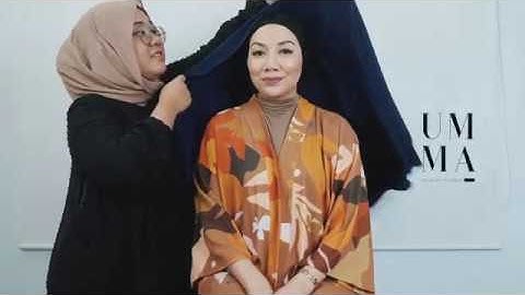 UMMA Hijab Tutorial #25 - Sofya Half Moon Scarf in Navy Blue