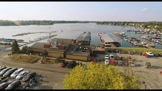 Waterside dining at Wolfies Grill in Noblesville, Indiana
