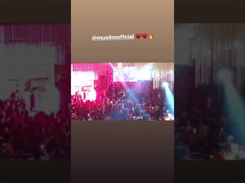 حفلة مسلم فالزقازيق غني كوبليه إفرح يا شر انا باره و عالأسفلت مع الناس مهرجان اربع حيطان جامد