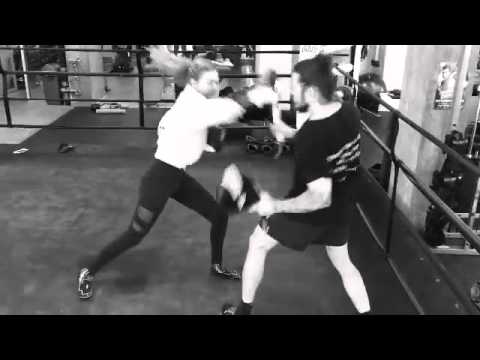 Video: Gigi Hadid Visar Hur Mycket Hon Vet Om Boxning