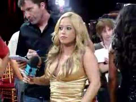 Video: Sabrina Bryan Nettowaarde: Wiki, Getroud, Familie, Trou, Salaris, Broers en susters