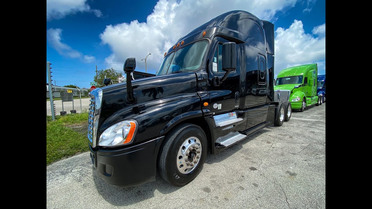 Quick Walkaround: 2014 Freightliner Cascadia CA125SLP Exterior Detroit DD15 Eaton 10-Speed Manual