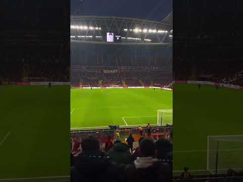 Göztepe maçı öncesi ferdi Tayfur ve Galatasaray taraftarı. #galatasaray , #ferditayfur, #shorts