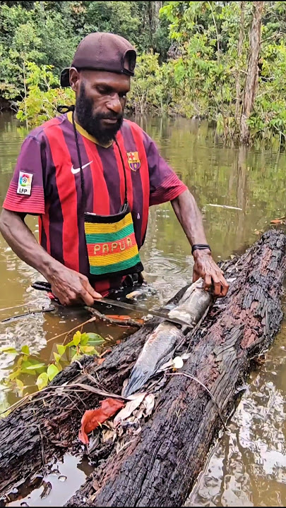Nikmatnya bakar ikan dan sagu di hutan=40