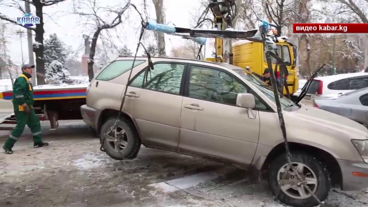 В Бишкеке эвакуатор при погрузке уронил автомобиль / 16.01.18 / НТС