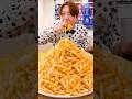フライドポテト2kg &コーラ２Lの総重量4kgを制限時間10分で完食すれば無料‼️