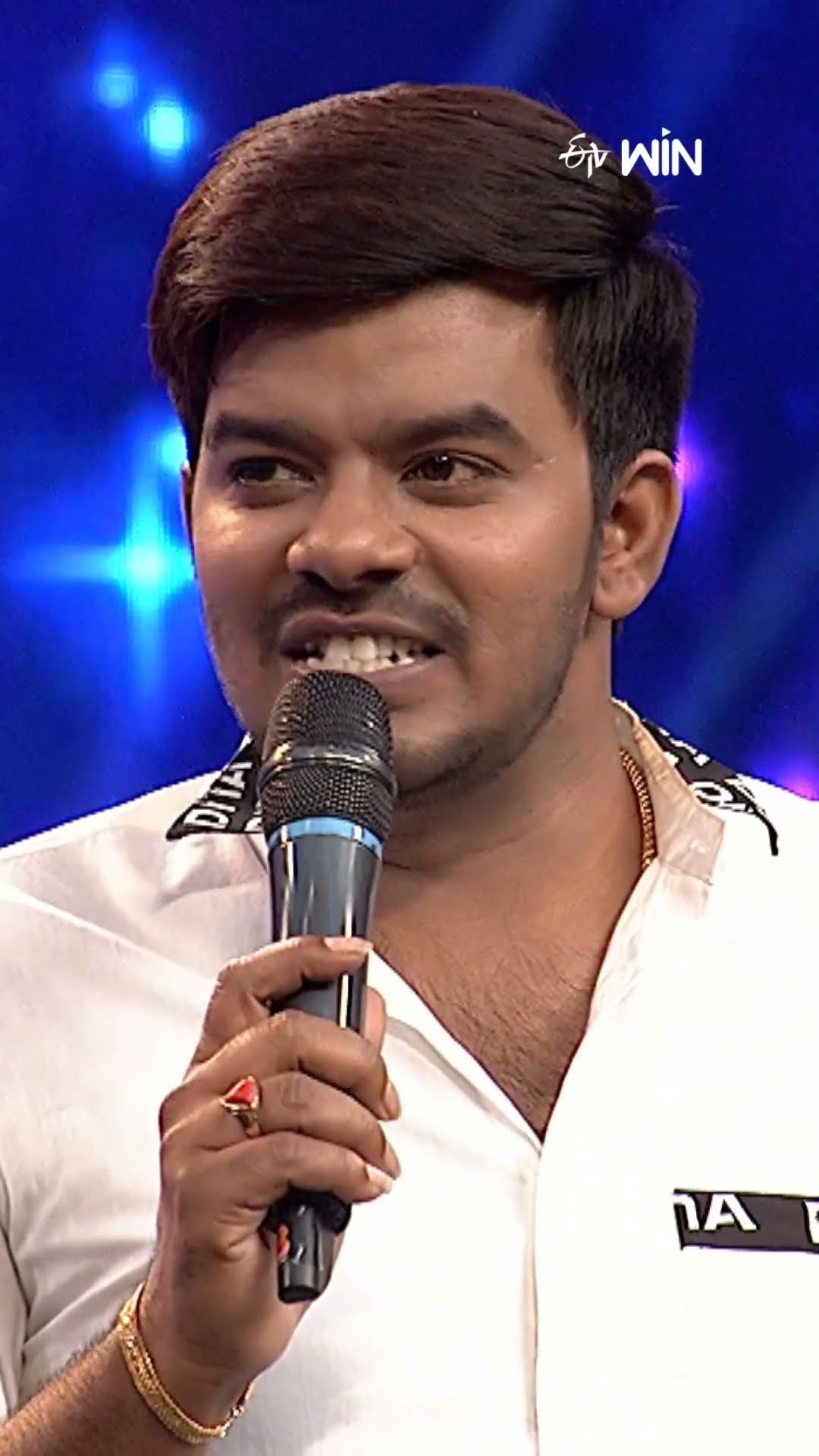 #shorts - తన దగ్గర మేకప్ మ్యాన్ గా చేరాలంటే 3 ఏళ్ళు పడుతుందంట..! #dheejodi #sudheer #rashmi #comedy