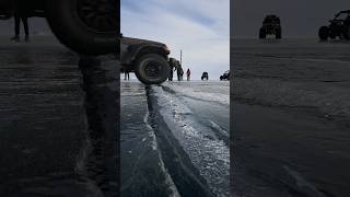 Jeep Rubicon прыжок через две трещины на Байкале 🥶