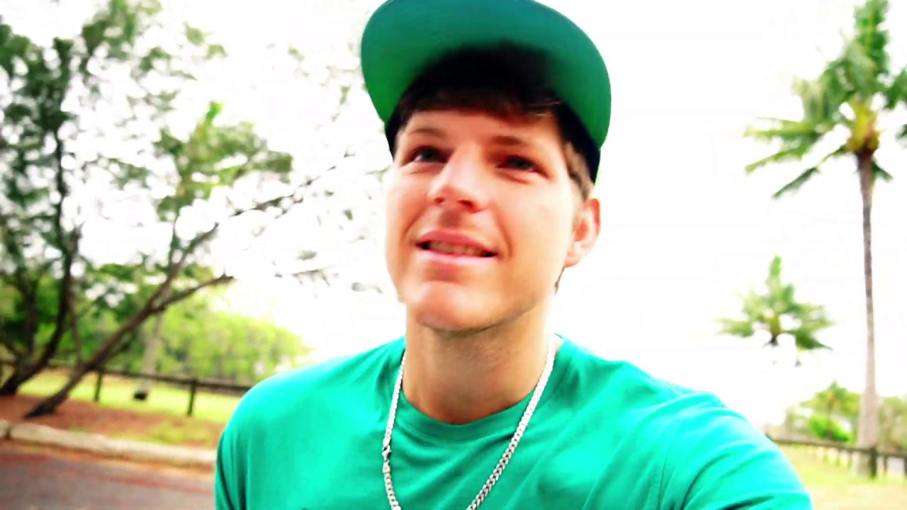 KITEBOARDING ABOVE MY PAY GRADE GUSTY 30KNOT WINDS YouTube