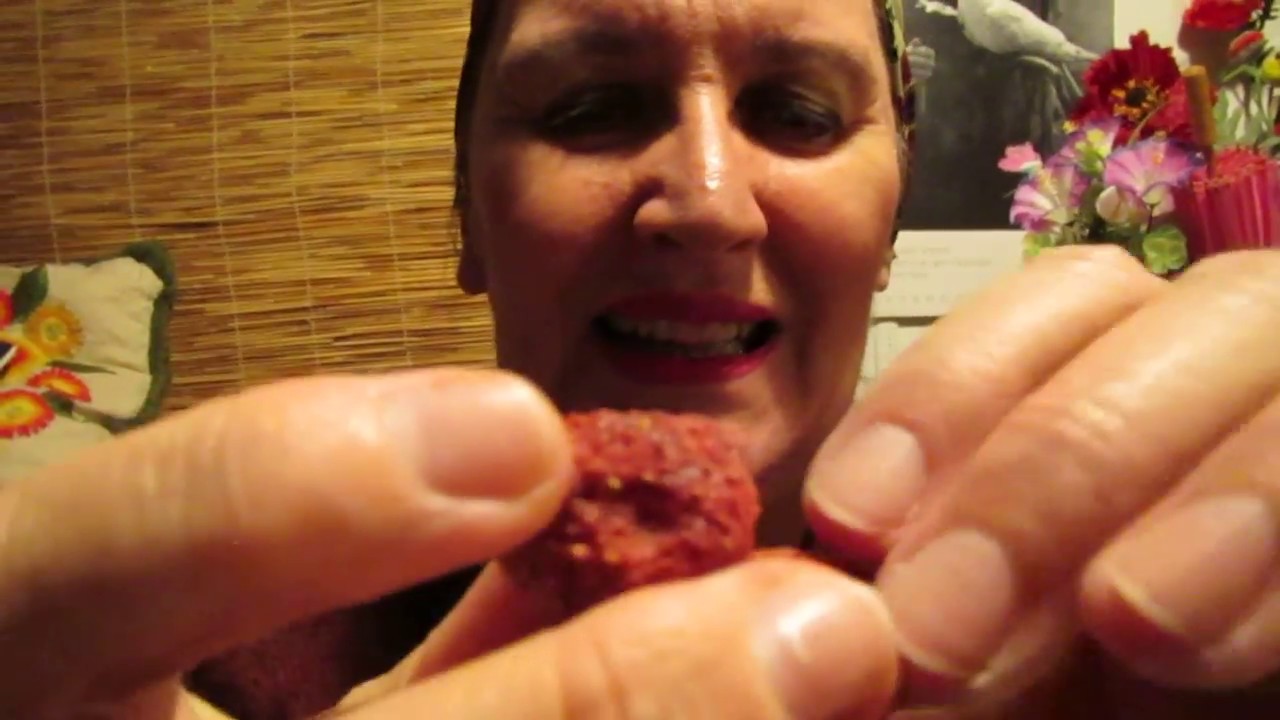 ������Eating freeze-dried sugar sweet STRAWBERRIES������Partially ASMR - YouTube
