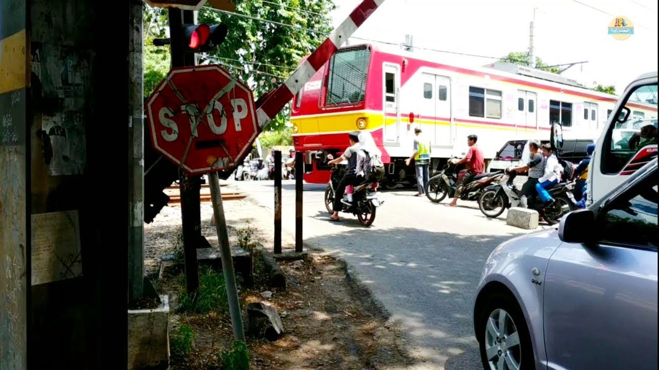 REVIEW ! Perlintasan Kereta Api KRL - KA Bandara Stasiun Poris JPL 21