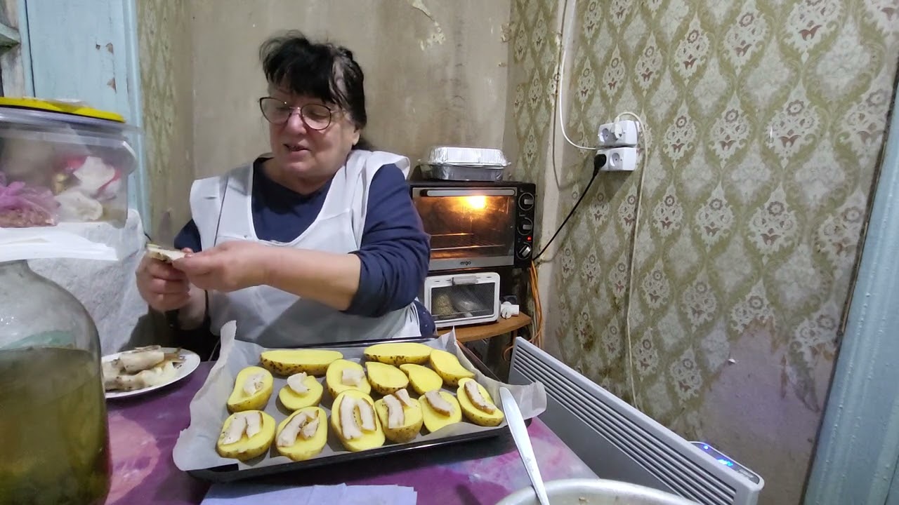 Картошечка запечённая в духовке с салом..