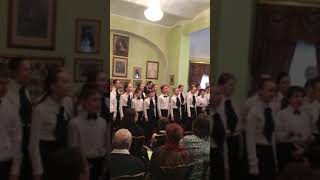 Выступление хора музыкальной школы при консерватории им Чайковского.