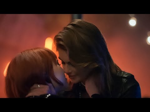 American Horror Stories 1x02 Scarlett and Ruby Kiss Scene