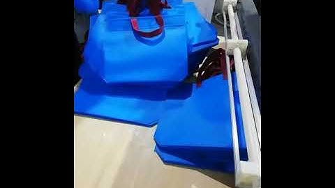 Cận cảnh quy trình sản xuất túi vải không dệt