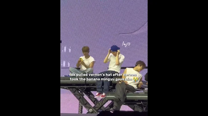 vernon took Dk’s banana 😂😂 #seventeen #svt #dokyeom #vernon #shorts #kpop #fyp #youtubeshorts