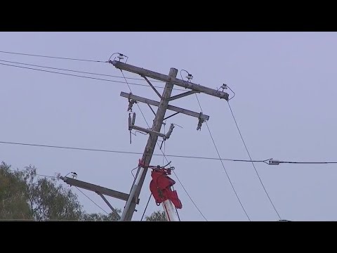 Suspected DUI driver strikes pole in Vista, knocking out power - YouTube