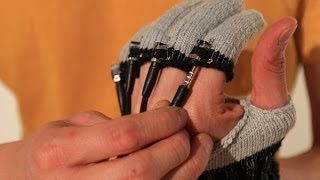 Student manages gadgets using sensors knitted
