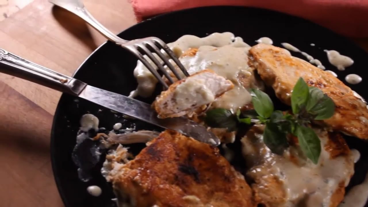 صدور الدجاج بالكريمة والجبن الريكفورد اكلة لعشاق الجبن وبخمس مكونات وبس