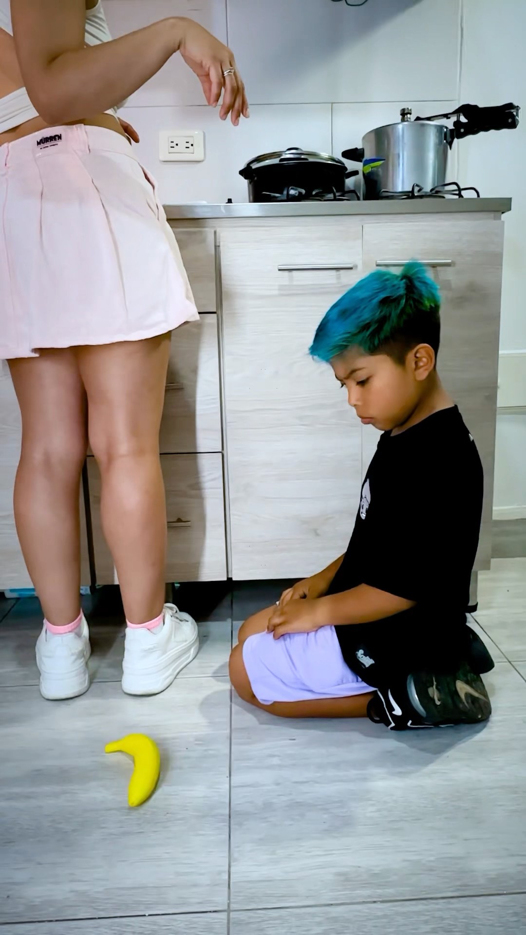 SANTI JUGANDO A SER GATO