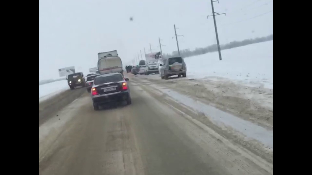 Микроавтобус и "Киа Спортэйдж" столкнулись около Ставрополя 3.02.2017 ...