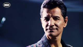 Σάκης Ρουβάς & 3SUM for Vrettos Vrettakos – Θέμα / Σπάσε το χρόνο | MadWalk 2023 by Three Cents