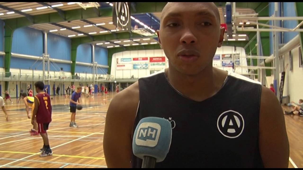 Basketballclub BC Apollo wil eigen talenten kansen geven - YouTube