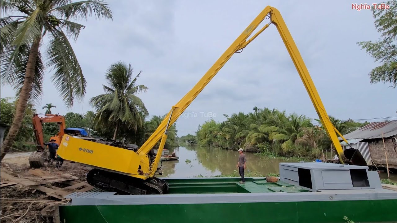 Xe Cuốc Tự Độ Chế Cần Siêu Dài Xuống Phà