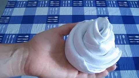 Come Piegare i Tovaglioli La Rosa /Fold napkin into rose