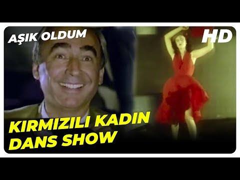 Aşık Oldum - Şakir, Otoparktaki Kırmızı Elbiseli Kadına Hasta Oldu! | Şener Şen Türk Komedi Filmi