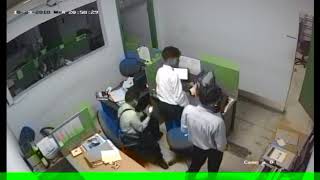 Heboh!!!! Pegawai kantor di ganggu JIN/penghuni di kantor tsb! Lihat reaksi mereka!!