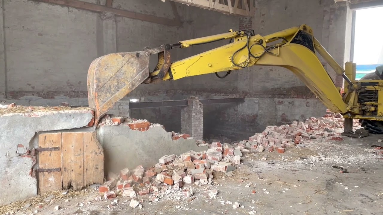 MODERNIZACJA STODOŁY 9 | Czas na wyburzanie!  CAT vs niemiecka piwnica!