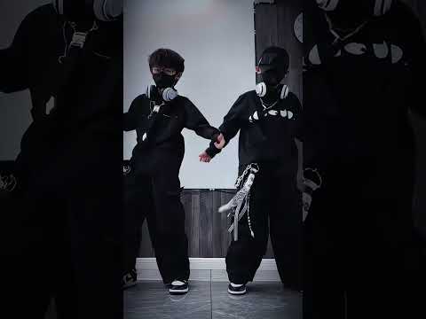 夜太美~ #王妃dj #亮司摇2 #卡点舞 #变装 #抖音潮流舞蹈大赛