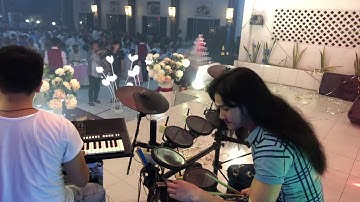 Để cho anh khóc,Cả Hôn trường ngước Nhìn(thiêntài)biểuDiễn Trống.theo yêuCầu chủNhà trống raZữa ngồi