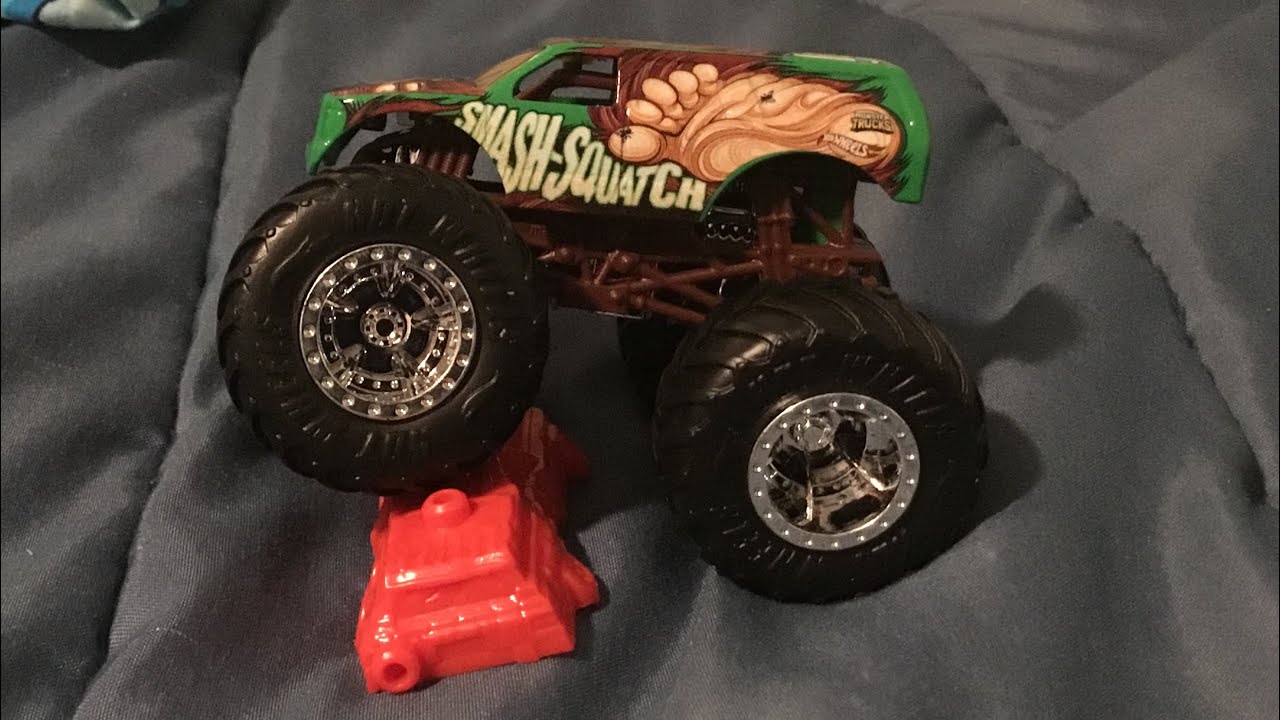 Hot Wheels Monster Trucks Smash Squatch Unboxing And Review