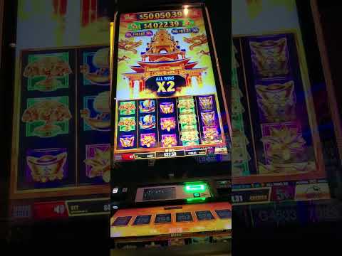🐡 🐟The Aquarium at Silverton Casino 🎰 #travel #lasvegastrip #trending #vivalasvegas #viralvideo