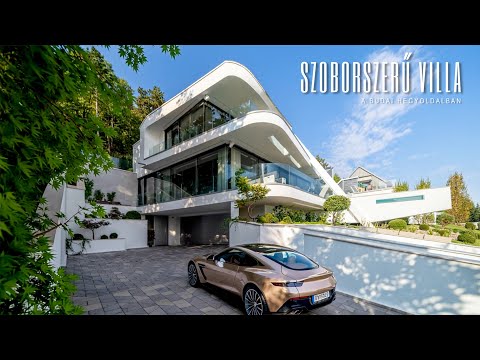 فيلا تشبه التمثال على سفح تل بودا