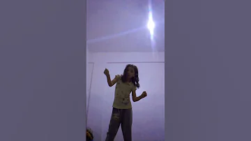 ماشي بقزازه كيسه سمراء والكعبه حمراء وركب المكنه ومعايا حرمه ولابسه مش لابسه 